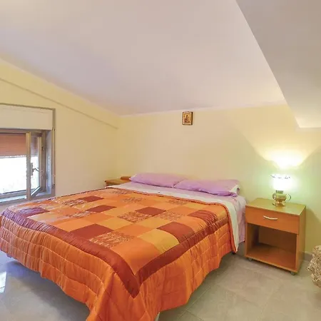 Holiday home 5 Bedroom In *