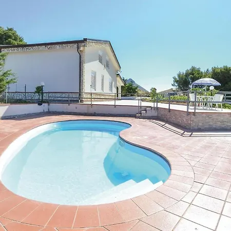 5 Bedroom In *