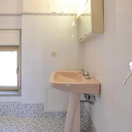 5 Bedroom In