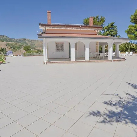 5 Bedroom In *