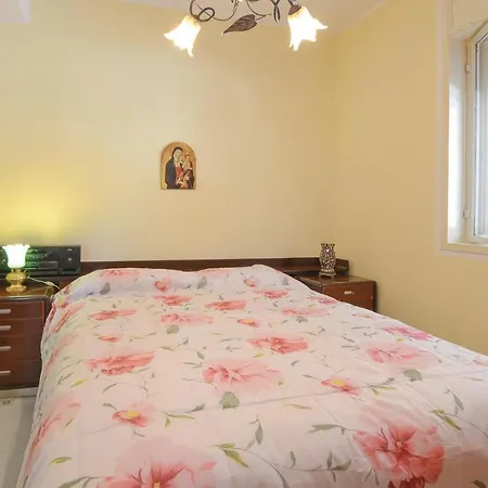 5 Bedroom In Holiday home Monreale